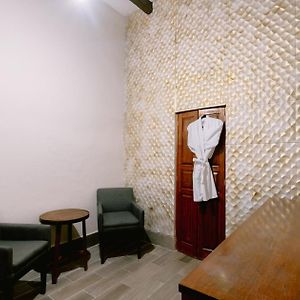 Deluxe Queen Studio